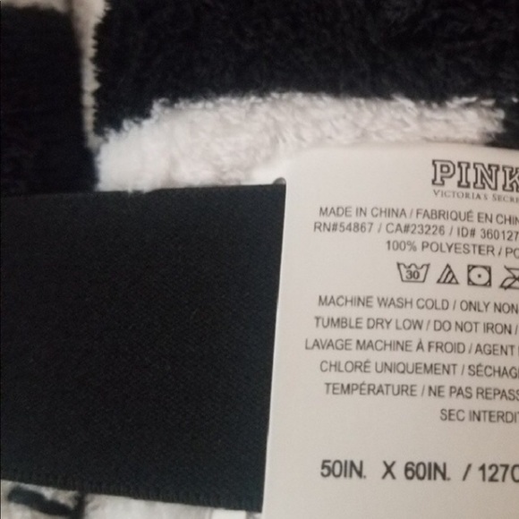 Victoria’s secret pink Fleece blanket Pink Black 2018 - Picture 3 of 3